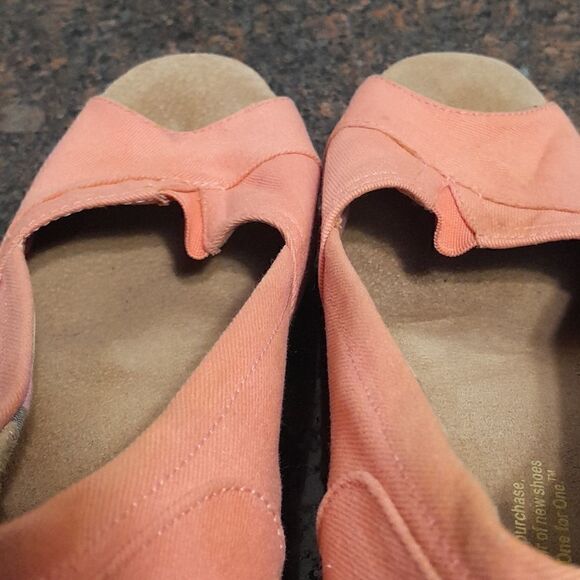 Tom's Cork Wedge Slip Ons...Size 8...EUC - Picture 6 of 7